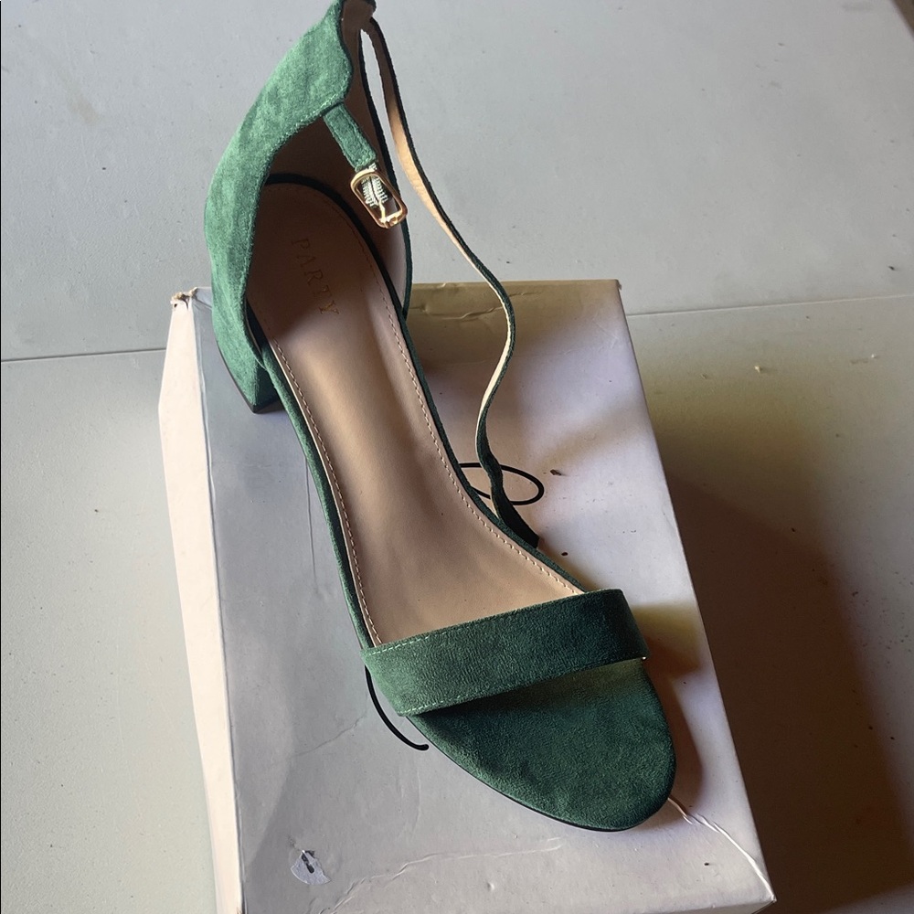 Elegant Green Suede Heels
